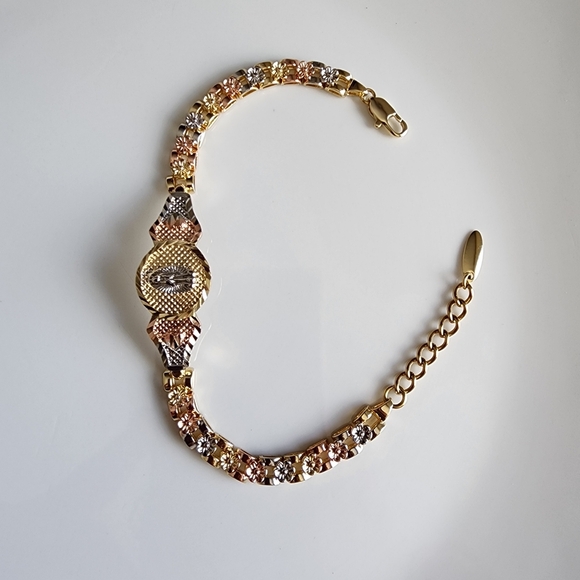 Elegant Gold and Silver Women's Bracelet NWOT - Picture 3 of 6